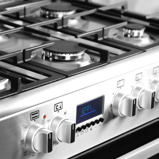 Wiggo WO‑E969R(XX) – Vrijstaand gasfornuis – 90 cm – 6 kookzones met dubbele wokbrander – 110L elektrische oven – Roestvrijstaal – Elektrische vonkontsteking & vlambeveiliging – Energieklasse B – 5 jaar garantie